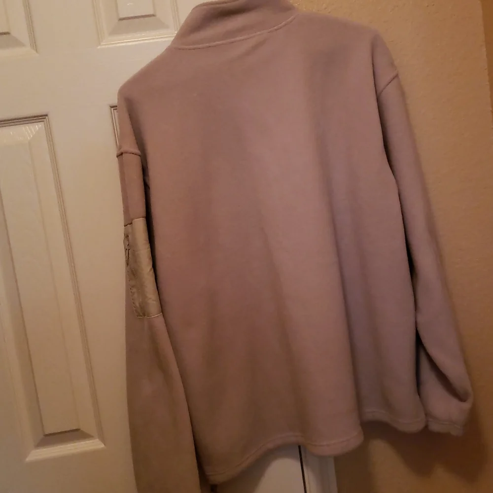 Cream colored pullover fleece jacket - Picture 4 of 6